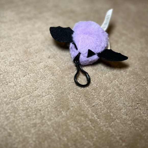 Purple bat puff style plushie keychain - Picture 8 of 9